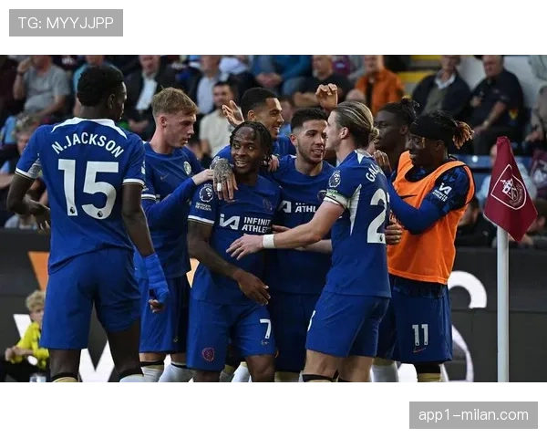 西汉姆联2-0战胜伯恩利，主场全取三分提升排名